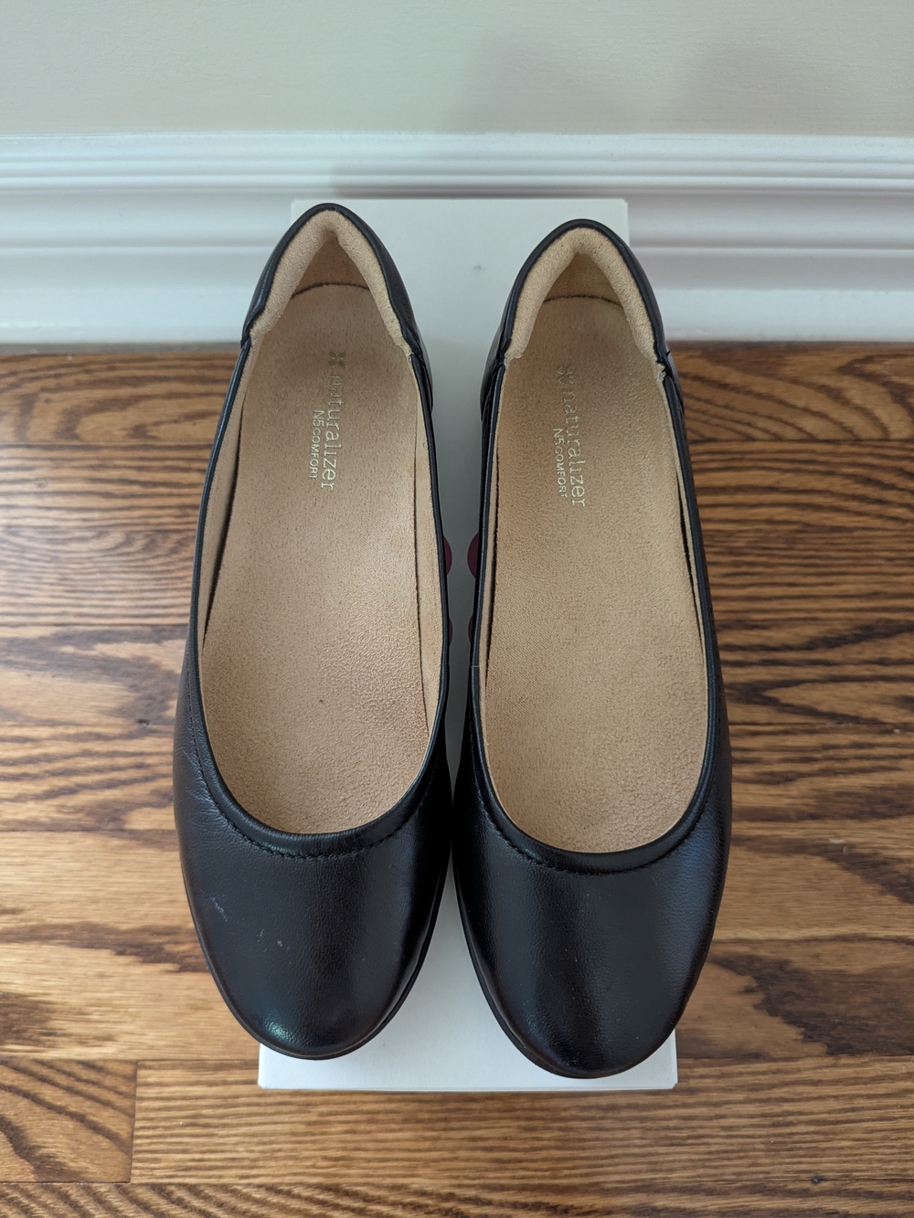 Naturalizer Women’s Black Leather Ballet Flats